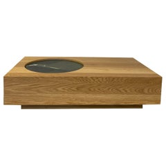 Mesa baja de roble blanco, inserto de cuarcita Avocatus 60 "L, Mary Ratcliffe Studio