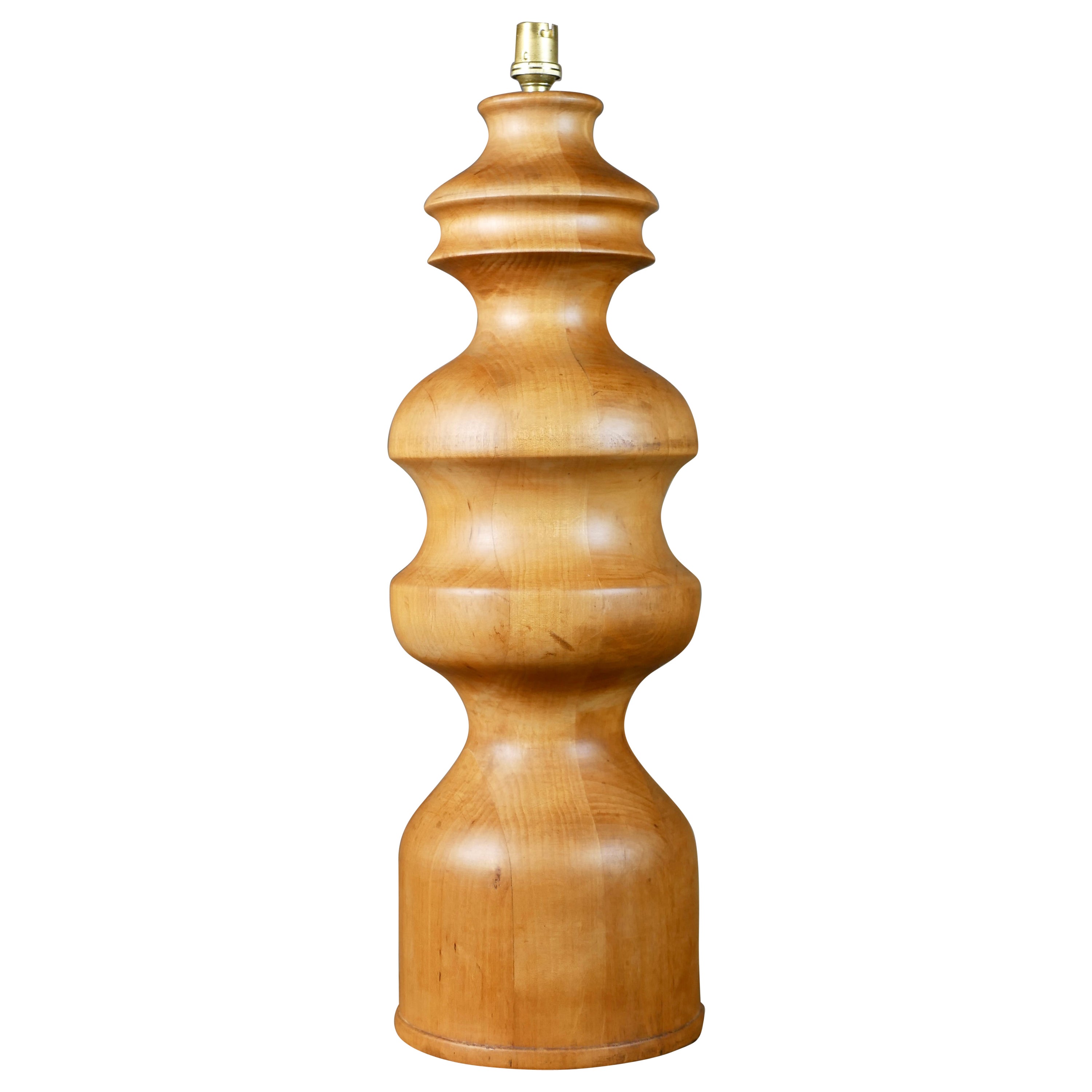 Large oak base lamp, anonymous work made in France in the 1960s.
Beautiful craftsman work with these multiple pieces of wood assembled then turned to make it an imperfect yet perfect work of art.
Traces of time.
With or without the