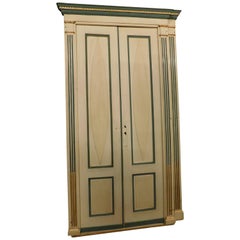 Pareja de puertas de dos hojas, lacadas y doradas con marco, Italia