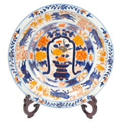 Assiette décorative en porcelaine Imari Porcelain d'exportation chinoise / Stand en acajou