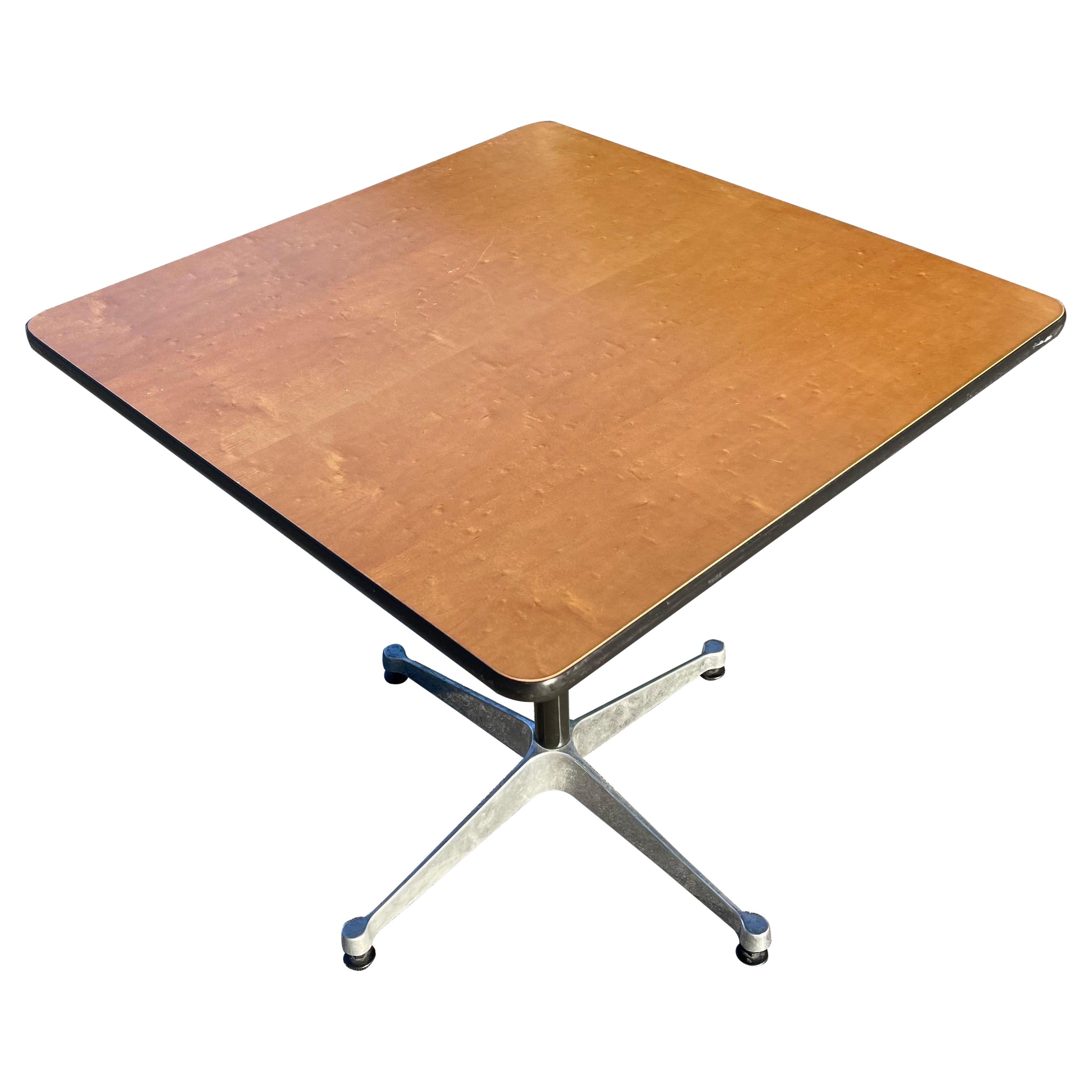 Eames für Herman Miller Aluminum Group Quadratischer Tisch aus Aluminium