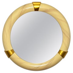 Miroir Rondelle laqué en fausse peau de chèvre et feuille d'or Circa 1980