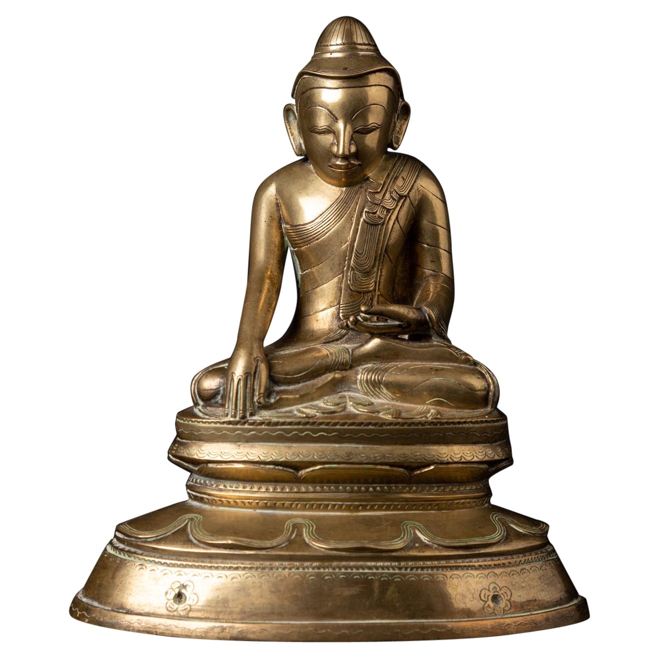 18th century Antique bronze Lotus Buddha statue from Burma For Sale