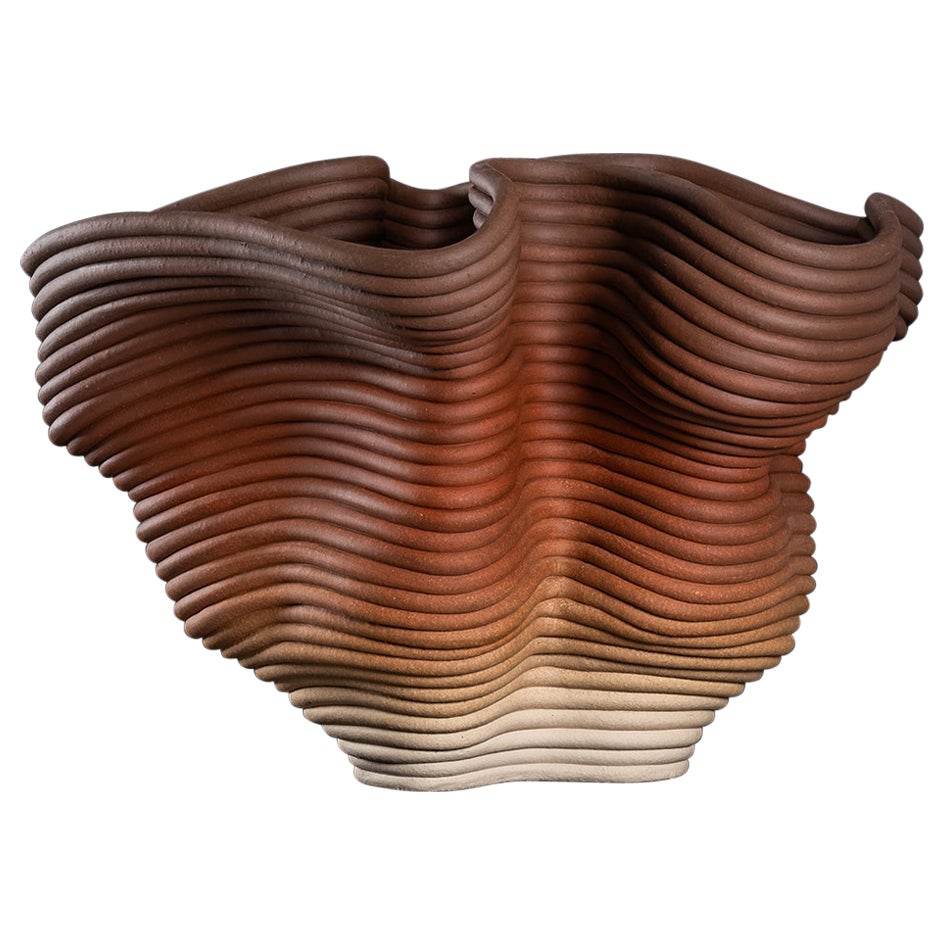 Vase contemporain en grès avec une transition de couleur naturelle 
