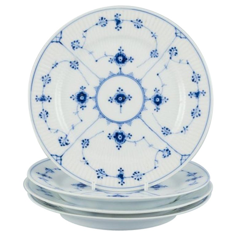 Royal Copenhagen, blau geriffelte Plain. Set aus vier Tellern. 1920er/30er Jahre. im Angebot