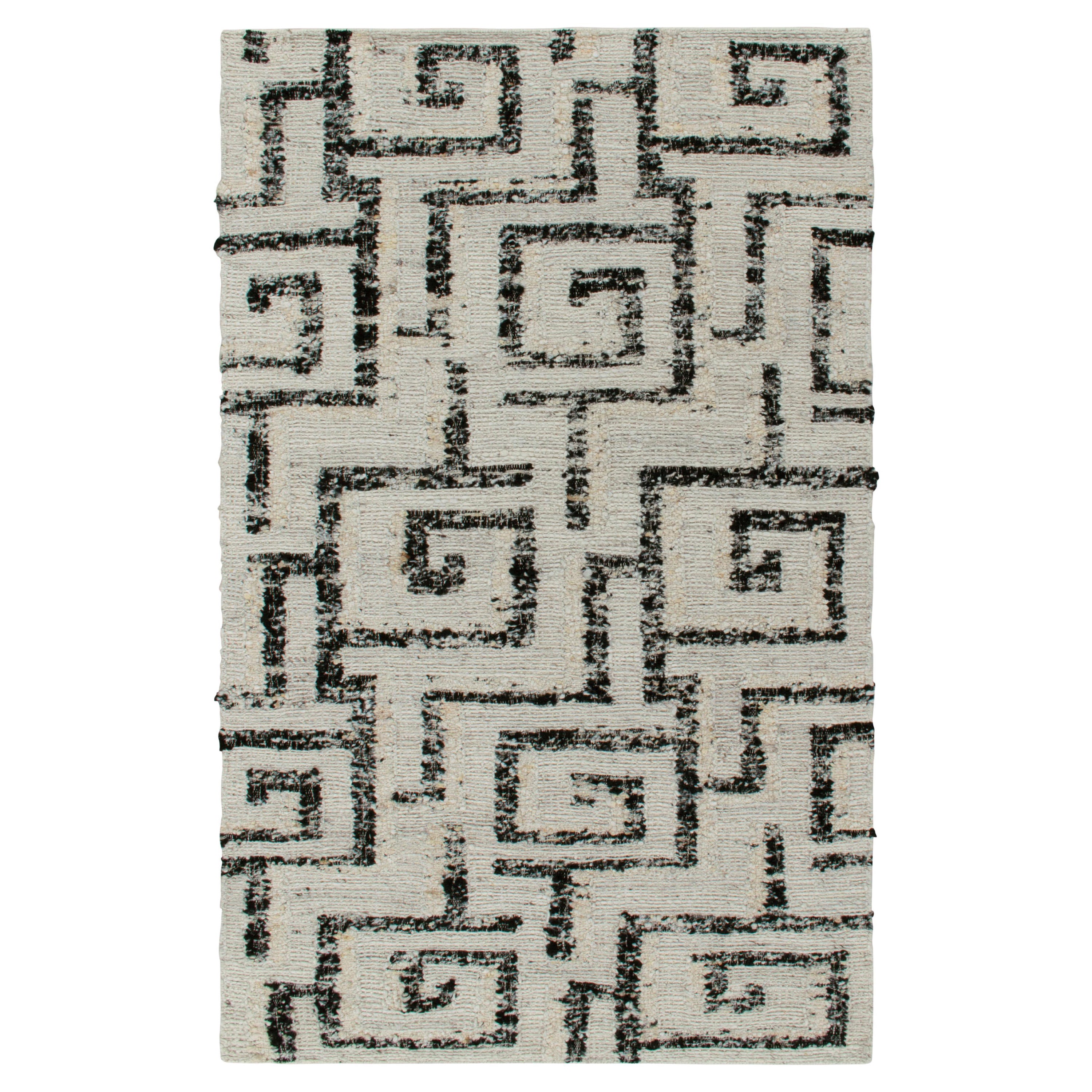 Rug & Kilim's Contemporary Kilim Rug in Ivory, Charcoal Black Deco Pattern For Sale