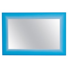 Miroir rectangulaire en résine bleue par Facture, représenté par Tuleste Factory