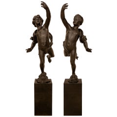 Pareja auténtica de estatuas neoclásicas francesas del siglo XIX de bronce patinado St.