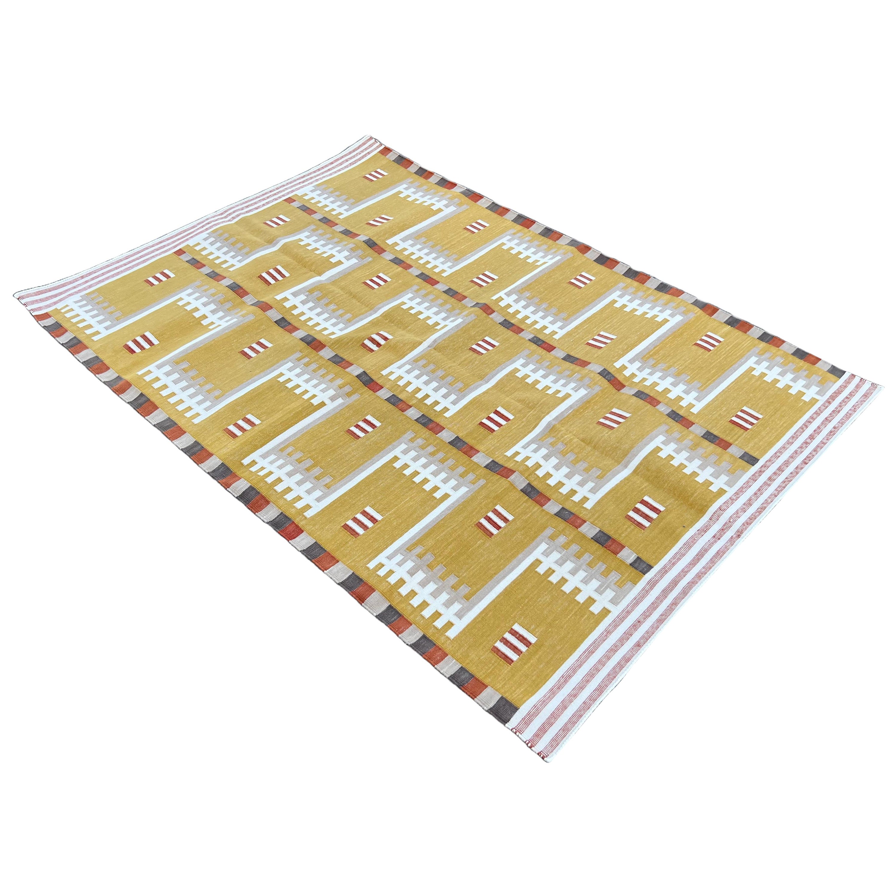 Handgefertigter Flachgewebe-Teppich aus Baumwolle, 4x6 Senf, Creme, Geometrischer indischer Dhurrie