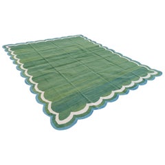 Handgefertigter Flachgewebe-Teppich aus Baumwolle, Indischer Dhurrie-Teppich in Grün und Blau mit Wellenmuster