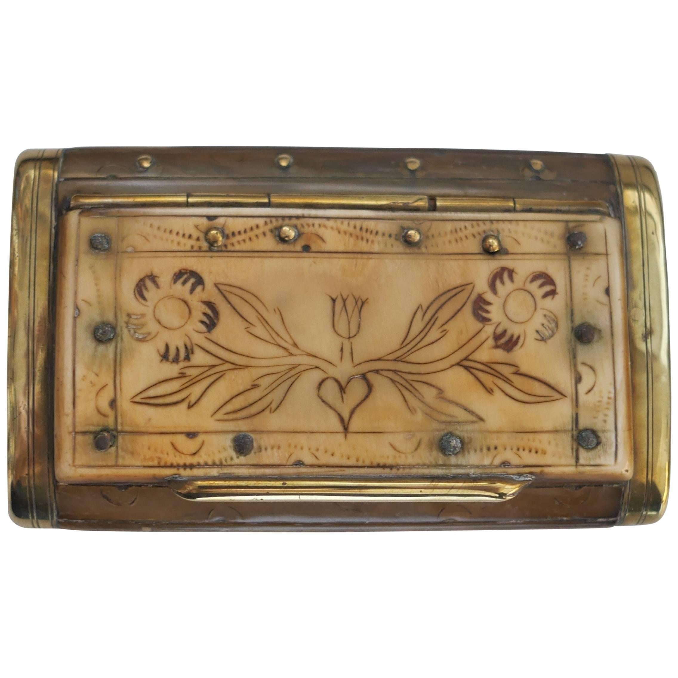 19th Century Horn Snuffbox For Sale