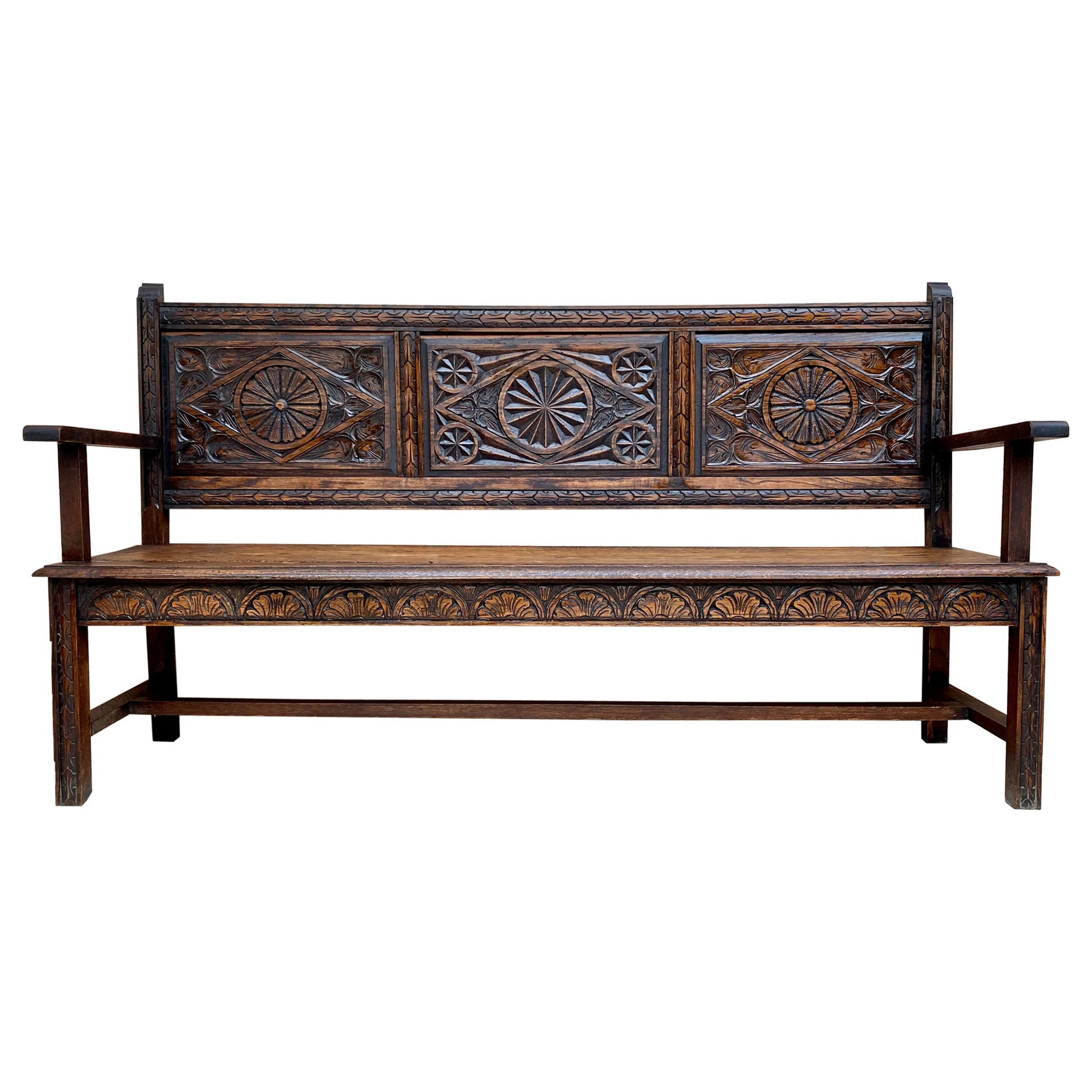 Grand banc en noyer sculpté du début du 20e siècle, années 1920