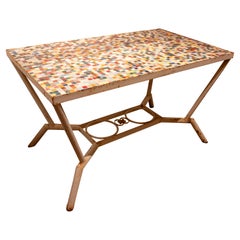 Mesa española de los años 70 con base de hierro y tablero de azulejos de colores