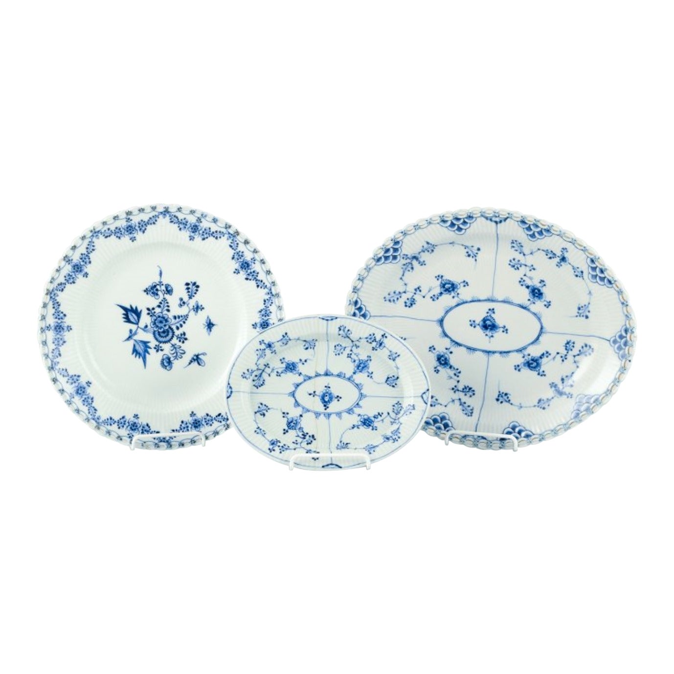 Royal Copenhagen. Three antique, very early Blue Fluted plate and platters. For Sale