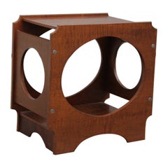 Comodino da camera da letto o tavolino scultoreo con cerchi marroni Italia 1960