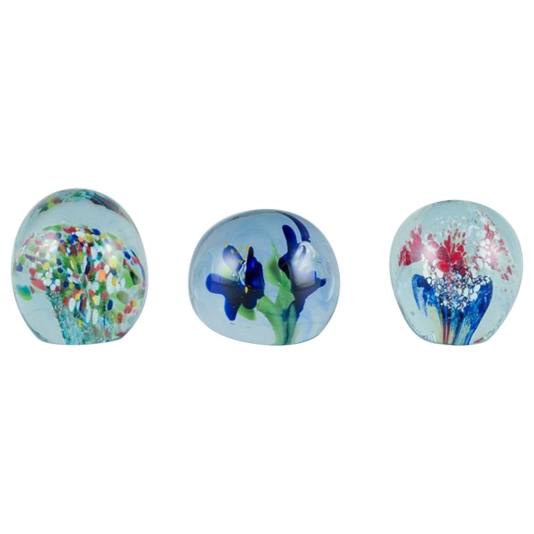 Scandinavian glass artist. Set of three paperweights in art glass. Flower motifs For Sale