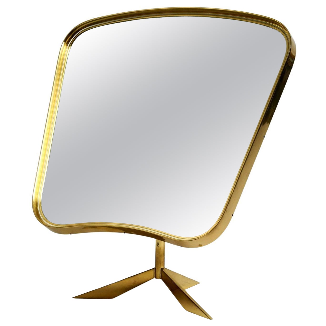 Grand miroir de table tripode ajustable en laiton du milieu du siècle par Vereinigte Werkstätten en vente