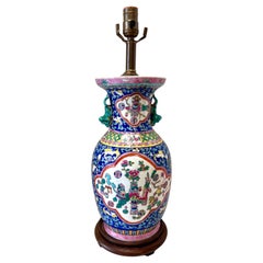 Chinesische Chinoiserie-Tischlampe aus blauem Porzellan im Vintage-Stil