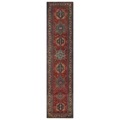 Antiguo camino de aguja Arraiolos con medallones florales, de Rug & Kilim