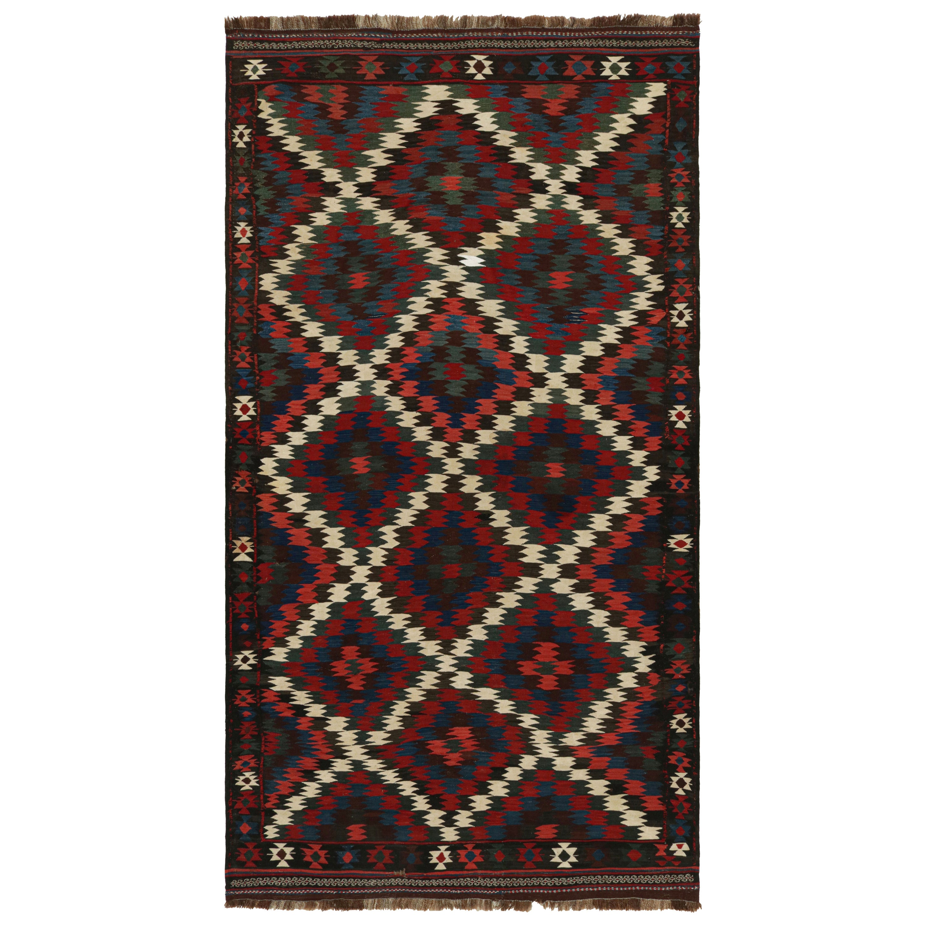 Vintage-Kilim mit roten, blaugrünen und blauen geometrischen Mustern, von Rug & Kilim 