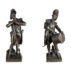 Paar französische Bronzesoldaten aus dem 18. Jahrhundert, signiert ' H. Dumaige'