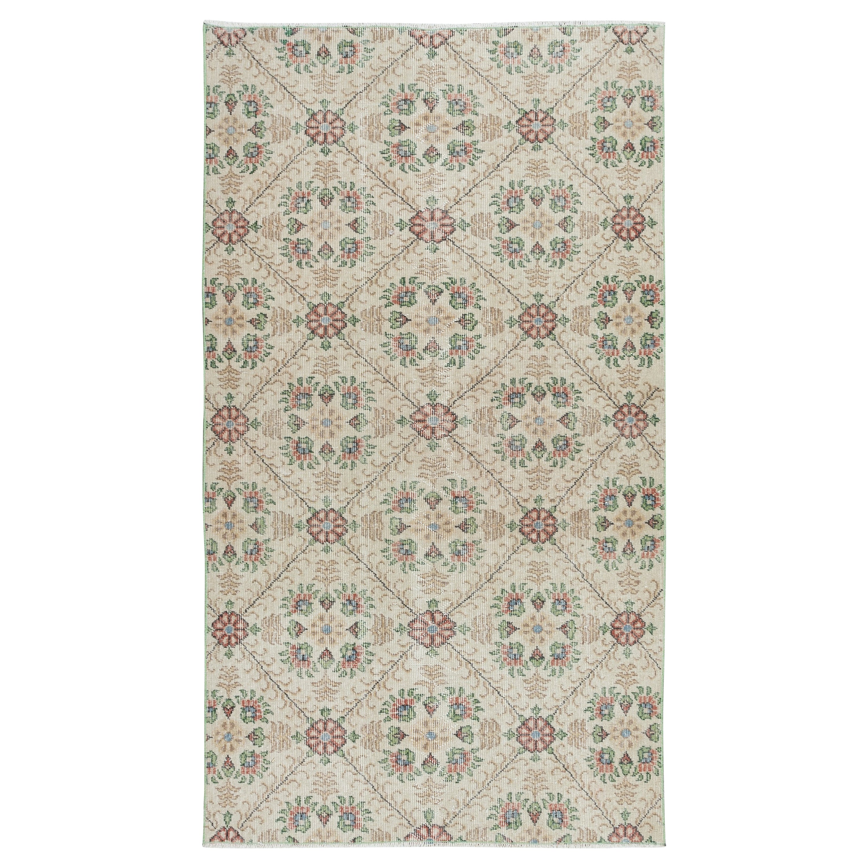 Tapis vintage noué à la main avec fond beige et motif floral vert en vente