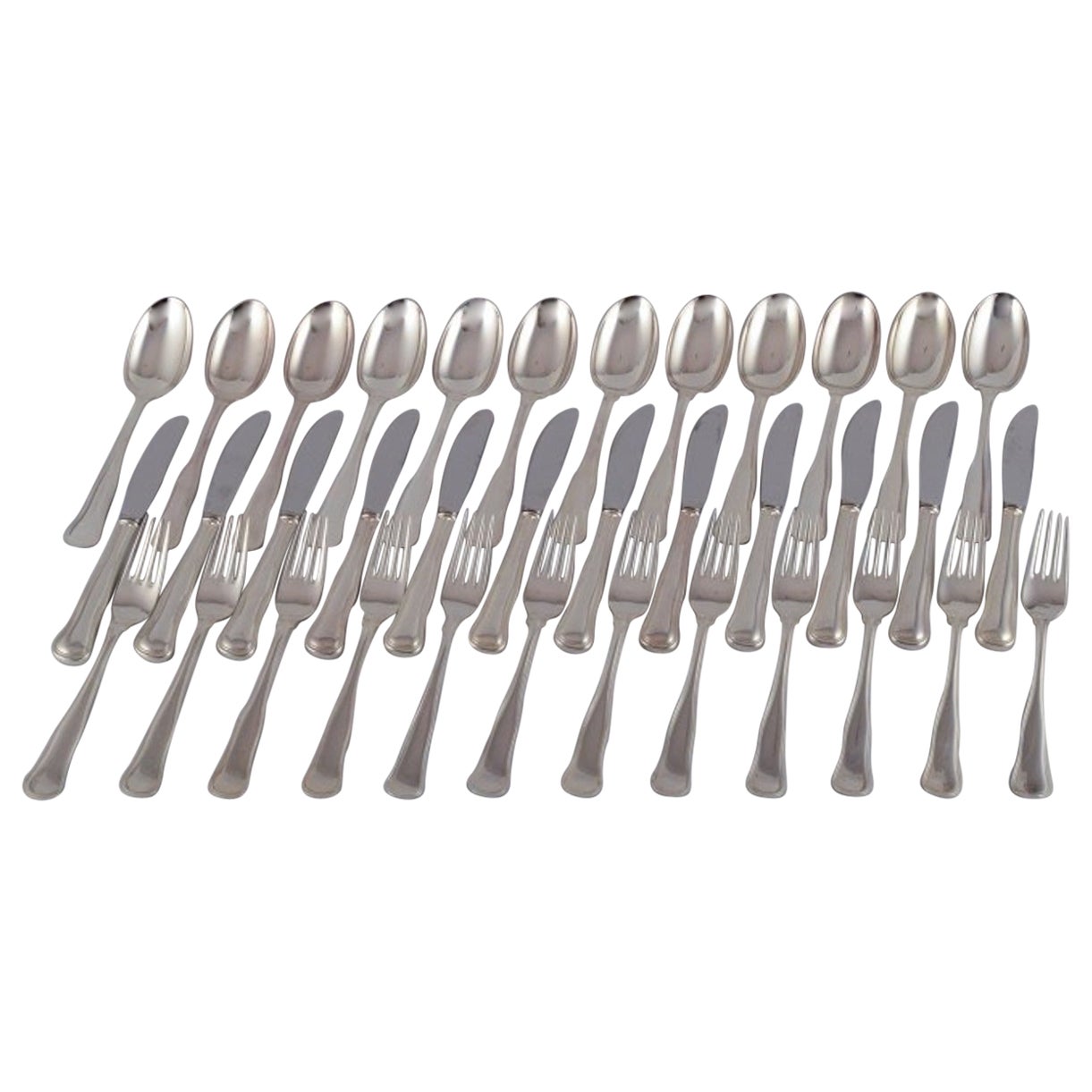 Cohr, argentiere danese. "Vecchio danese". Set completo per dodici persone.