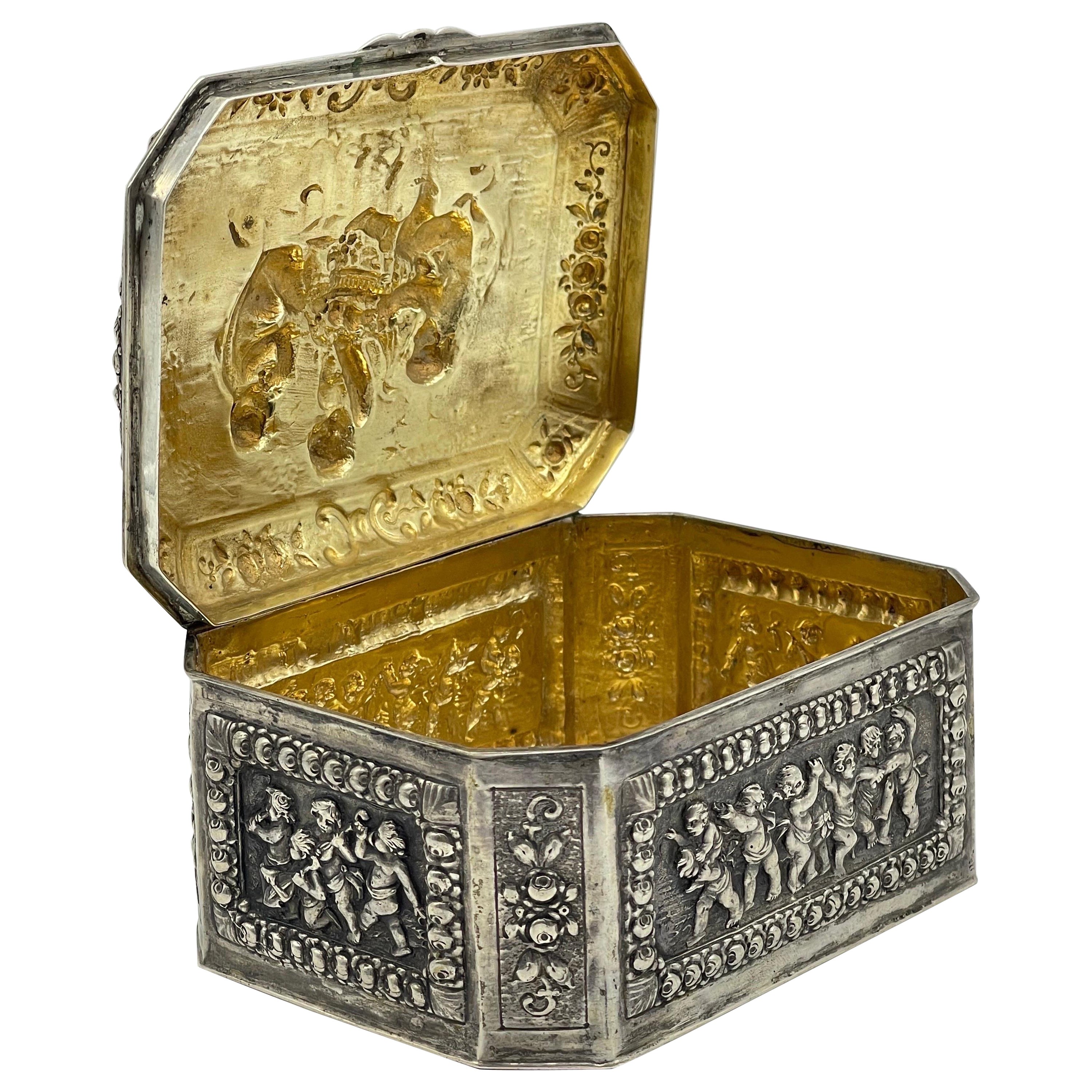 Antike 800er Silber Bonboniere-Schachtel mit Zuckerdeckel Christoph Widmann, Deutschland, vergoldet im Angebot