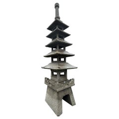 Japanische große antike japanische Pagodenlaterne aus Stein, 180 Zoll, außergewöhnliche Gartenkunst