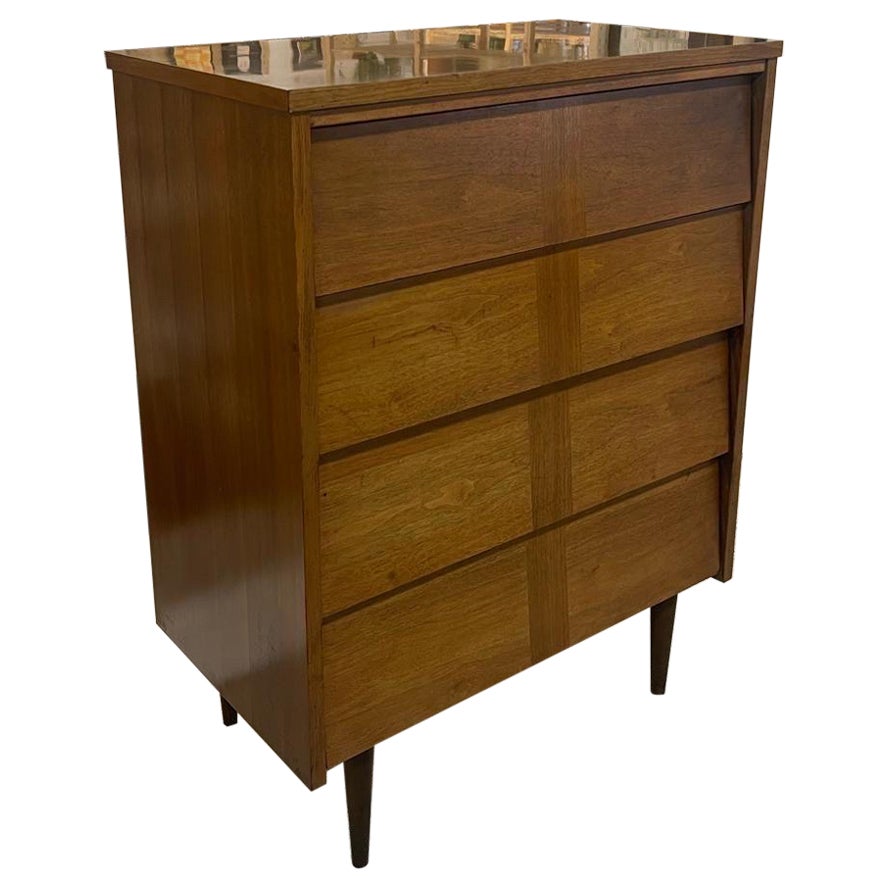 Vintage Mid Century Modern Dresser With Dovetail Drawers.