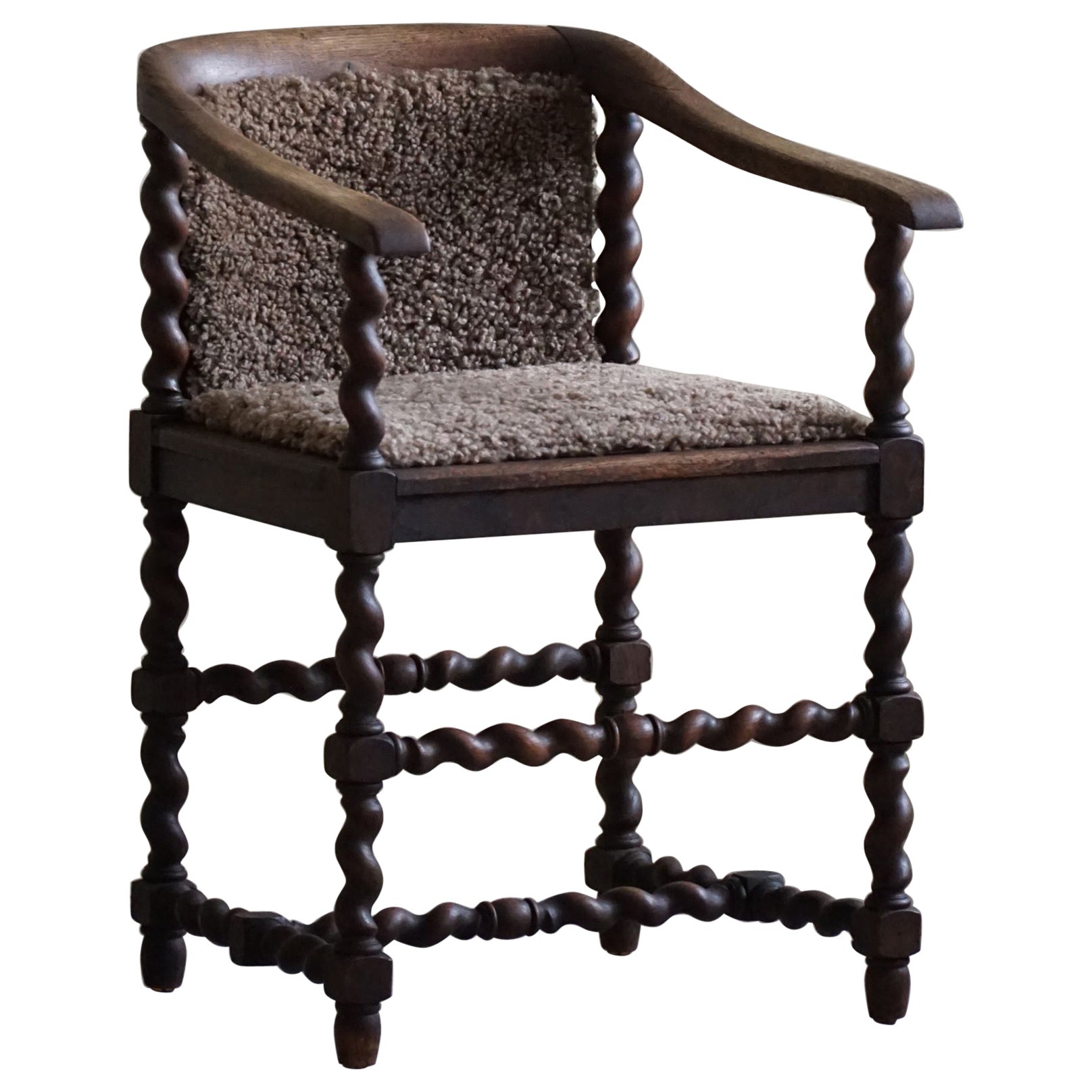 Antiquité française, fauteuil en torsion d'orge, retapissé en laine d'agneau, C.I.C.