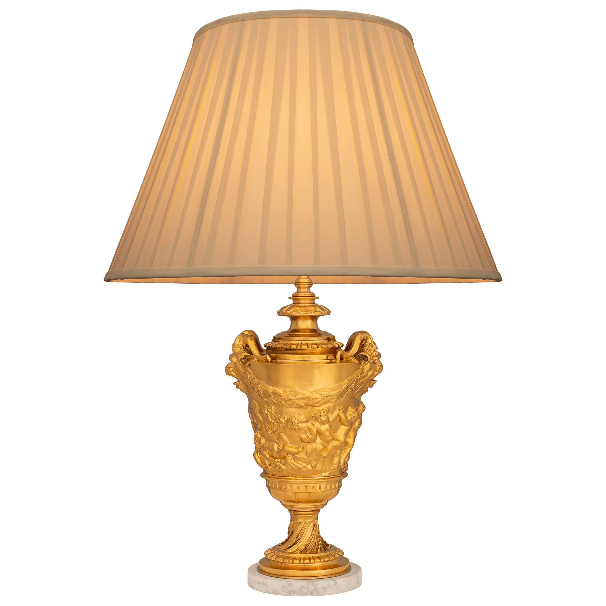 Französische Louis-XVI-Lampe aus Goldbronze und Calacatta-Marmor, 19. Jahrhundert im Angebot