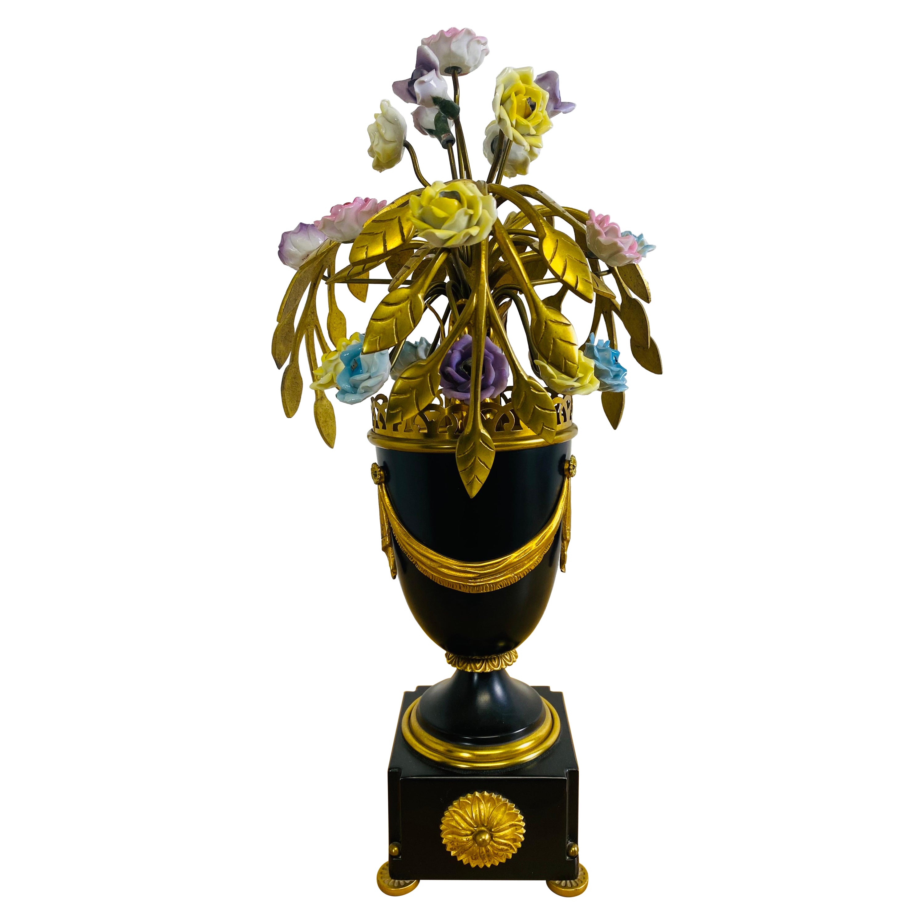 Lampe de décoration fantaisiste en laiton et porcelaine, vintage italien du milieu du siècle. en vente