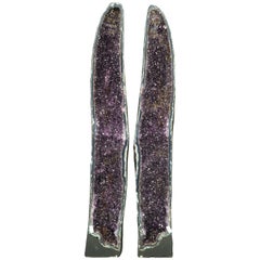 Paar gerade, X-förmige Amethyst-Geode mit funkelndem lila Amethyst und Achat mit Amethyst