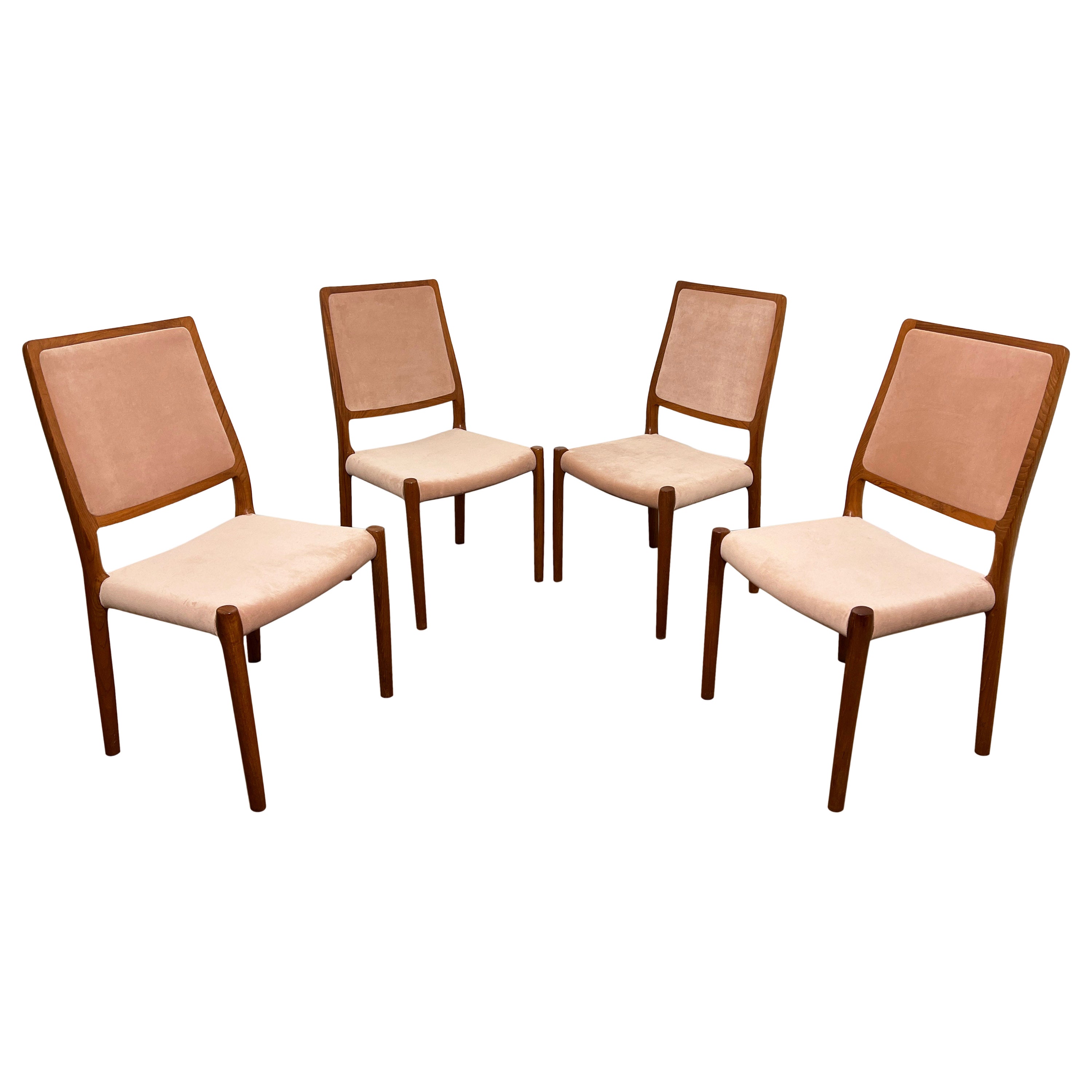 Ensemble de quatre chaises de salle à manger danoises en teck Niels Moller pour JL Moller en vente