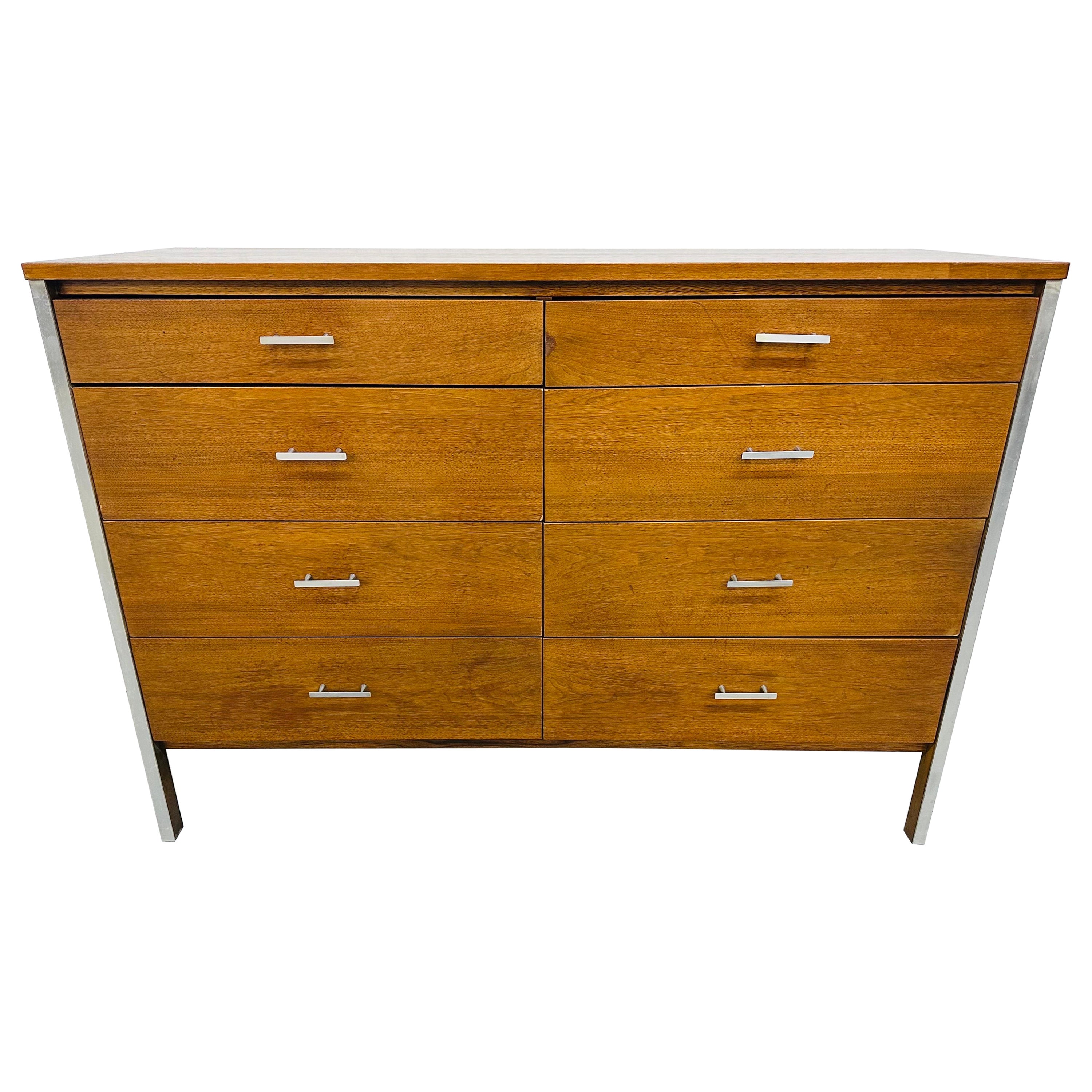 Mid-Century Modern Paul McCobb Walnut 8-Drawer Dresser For Sale