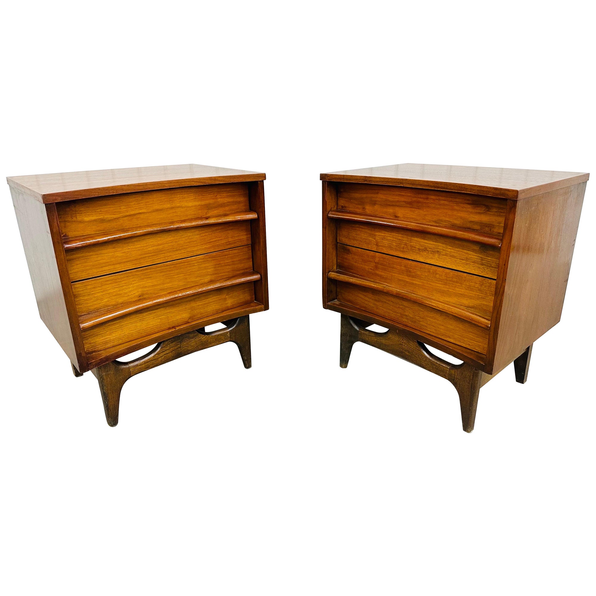 Mid-Century Modern Young Manufacturing Curved Walnut Nightstands - Set of 2 For Sale