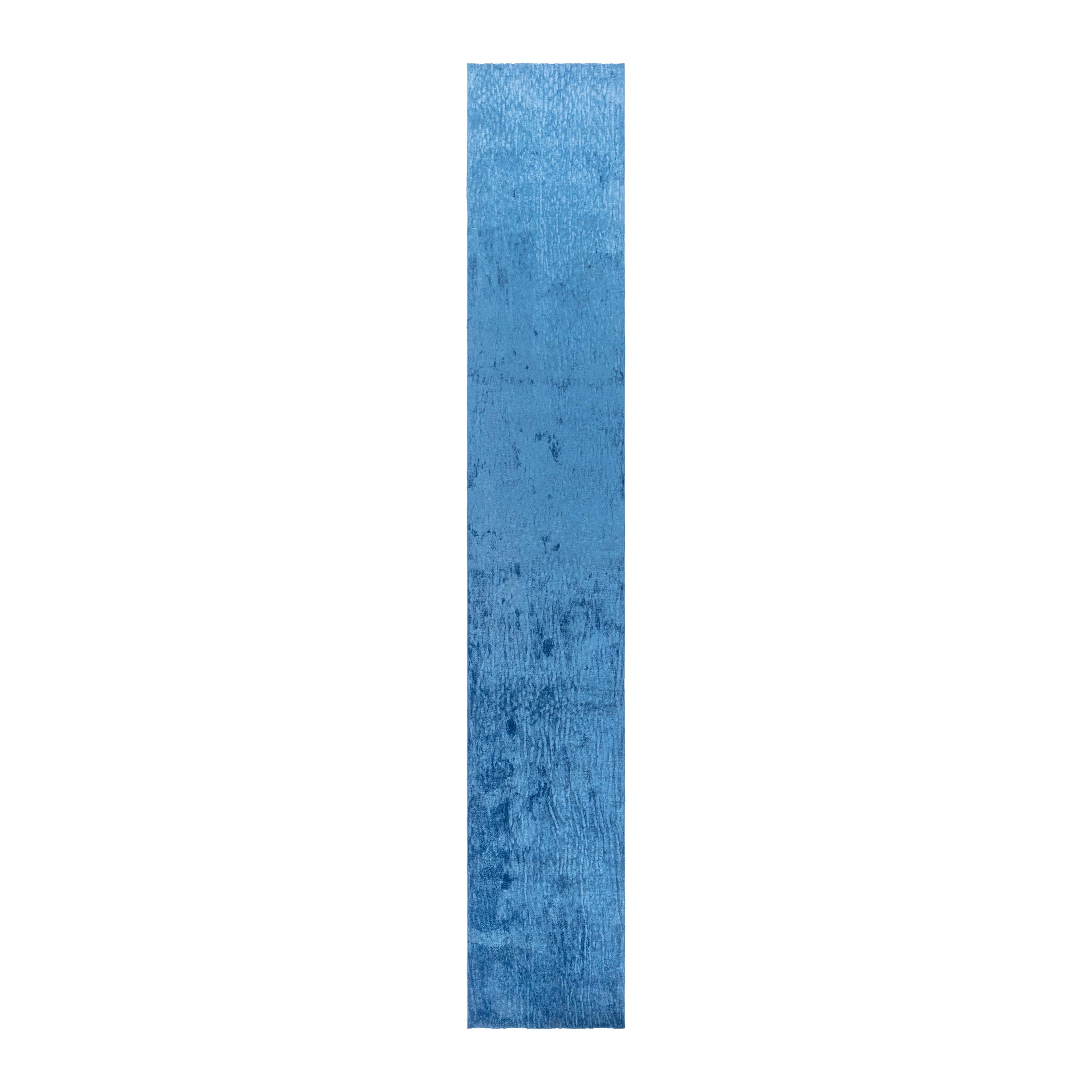 Chemin de table contemporain en soie bleue en vente