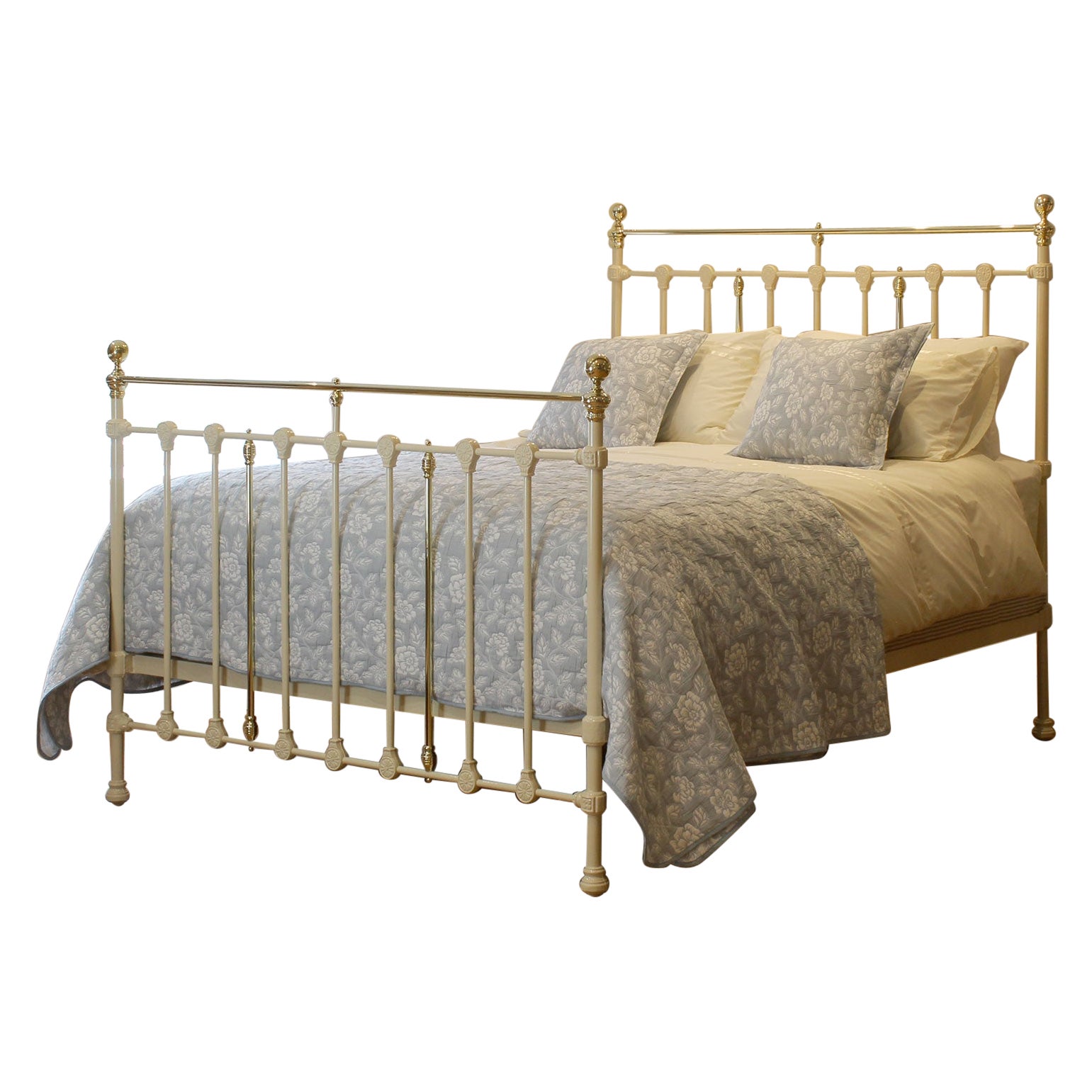 Cremefarbenes antikes Bett mit Sonnendesign-Guss MK298 im Angebot