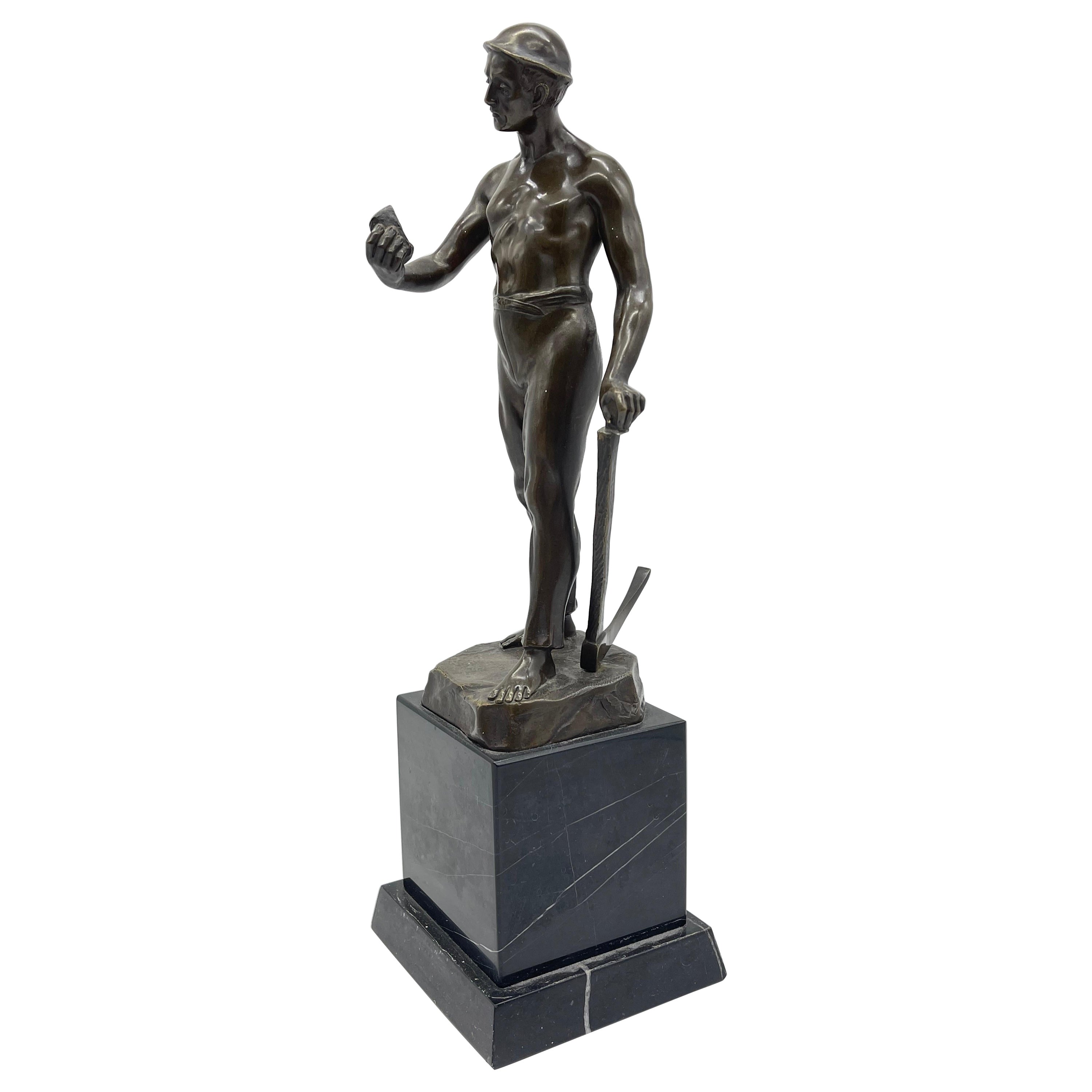Bronzeskulptur / Figur Miner auf Marmorsockel, wahrscheinlich Deutschland im Angebot