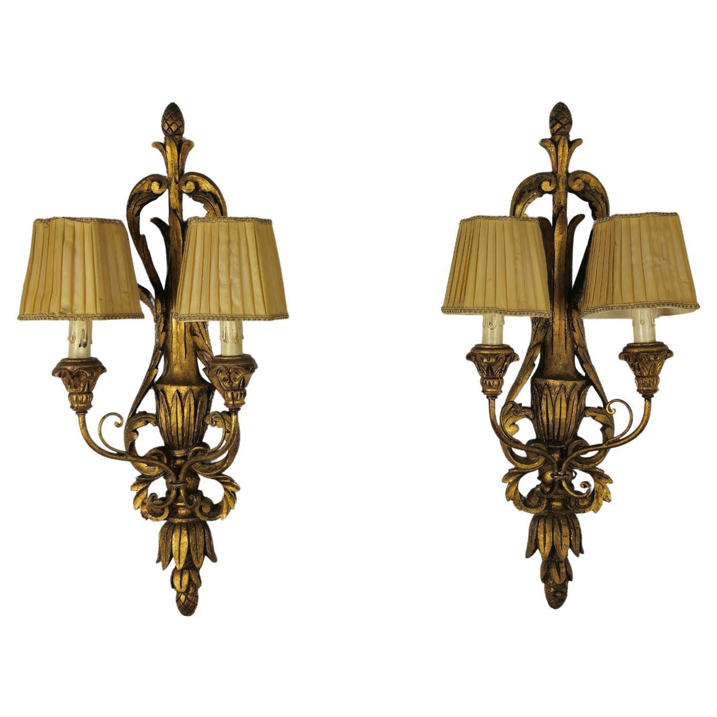 Set of 2 Mid-Century Wall Lamps in Carved Wood and Beige Silk Italy 1950s For Sale