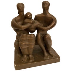 Austin Productions Famille assise de style Henry Moore