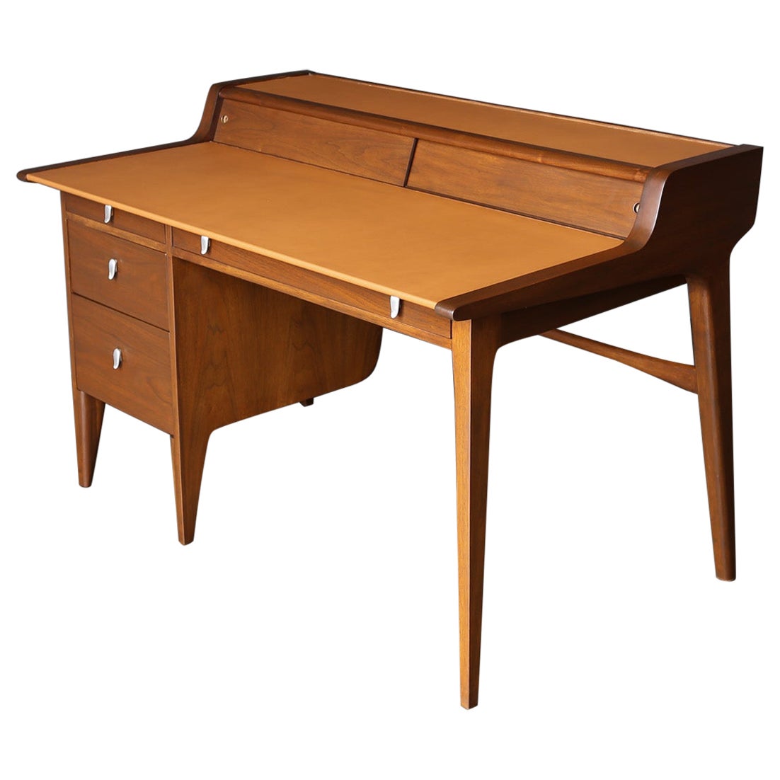 Schreibtisch mit Lederplatte aus Nussbaumholz von John Van Koert für Drexel, um 1965 im Angebot