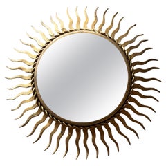 Kleiner französischer Starburst-Spiegel aus vergoldetem Metall