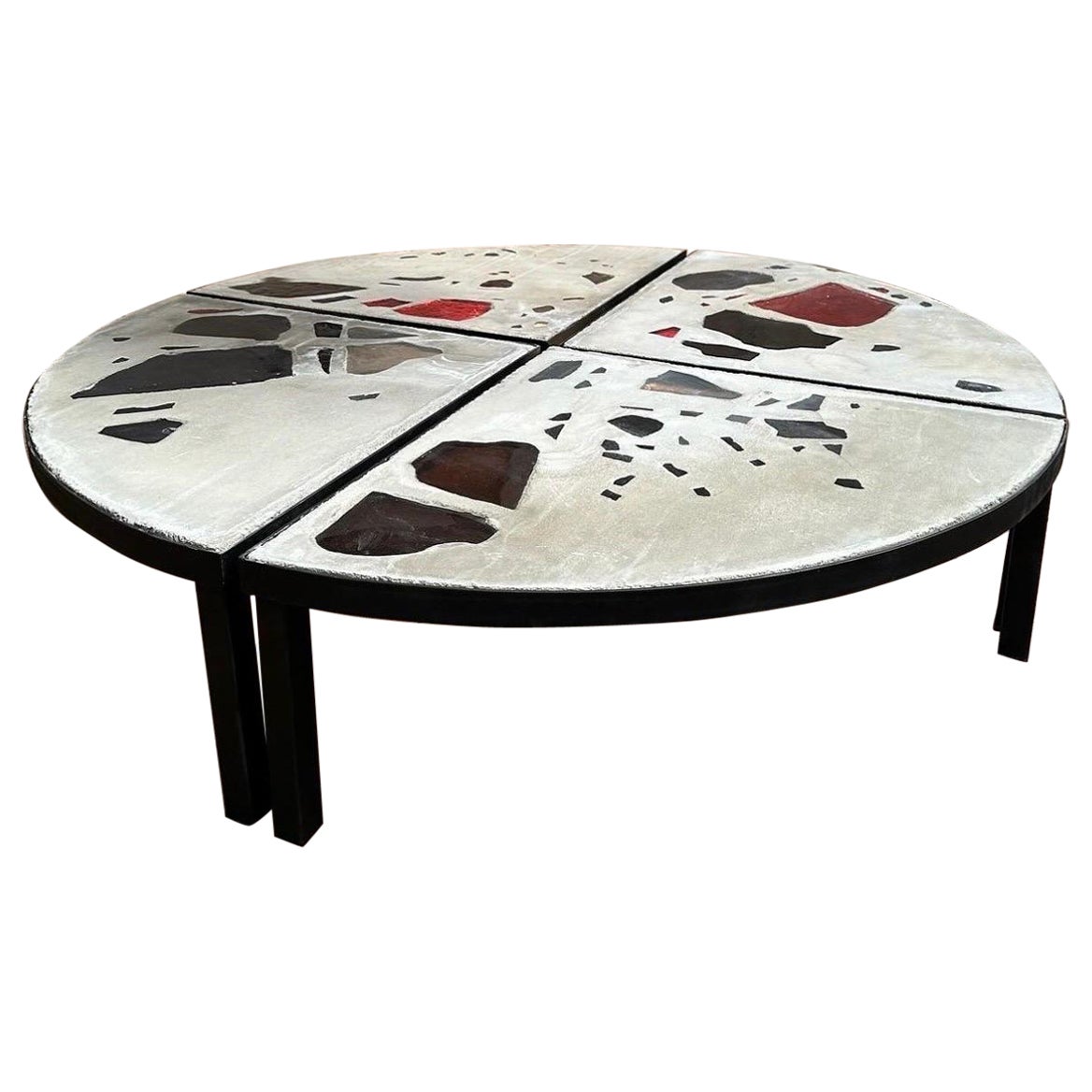 Large round coffee table in black metal and concrete For Sale