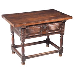 Antique Castilian table. Walnut wood, iron. Spain, 17th century. 