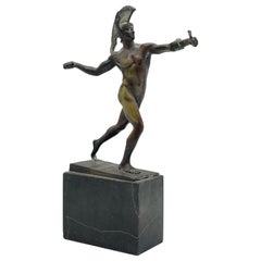 Antike athletische Bronzeskulptur eines Kriegers auf Marmorsockels, griechische Figur