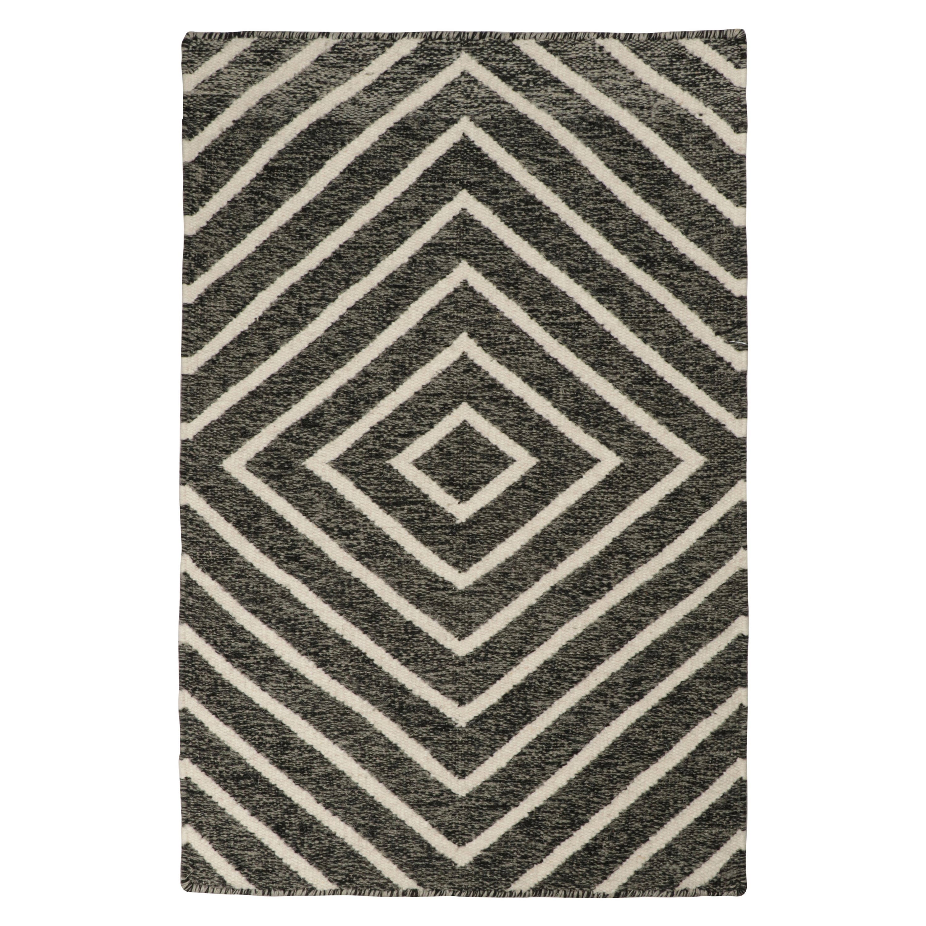 Rug & Kilim’s Modern Kilim Accent Rug in Gray with White Diamond Patterns For Sale