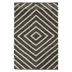 Rug & Kilim's Modern Kilim Accent Rug in Gray with White Diamond Patterns (Tapis d'accent en Kilim moderne, gris avec motifs de diamants blancs)