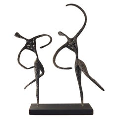 Milieu du siècle Zahava Odes Stern Kinetics Iron Two Dancers Sculpture Israeli ca. 1972
